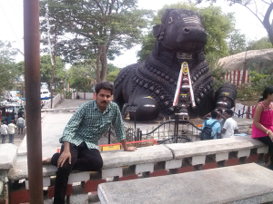 rajesh-odayanchal-at-chamundi-hills-mysore-near-nandi-statue